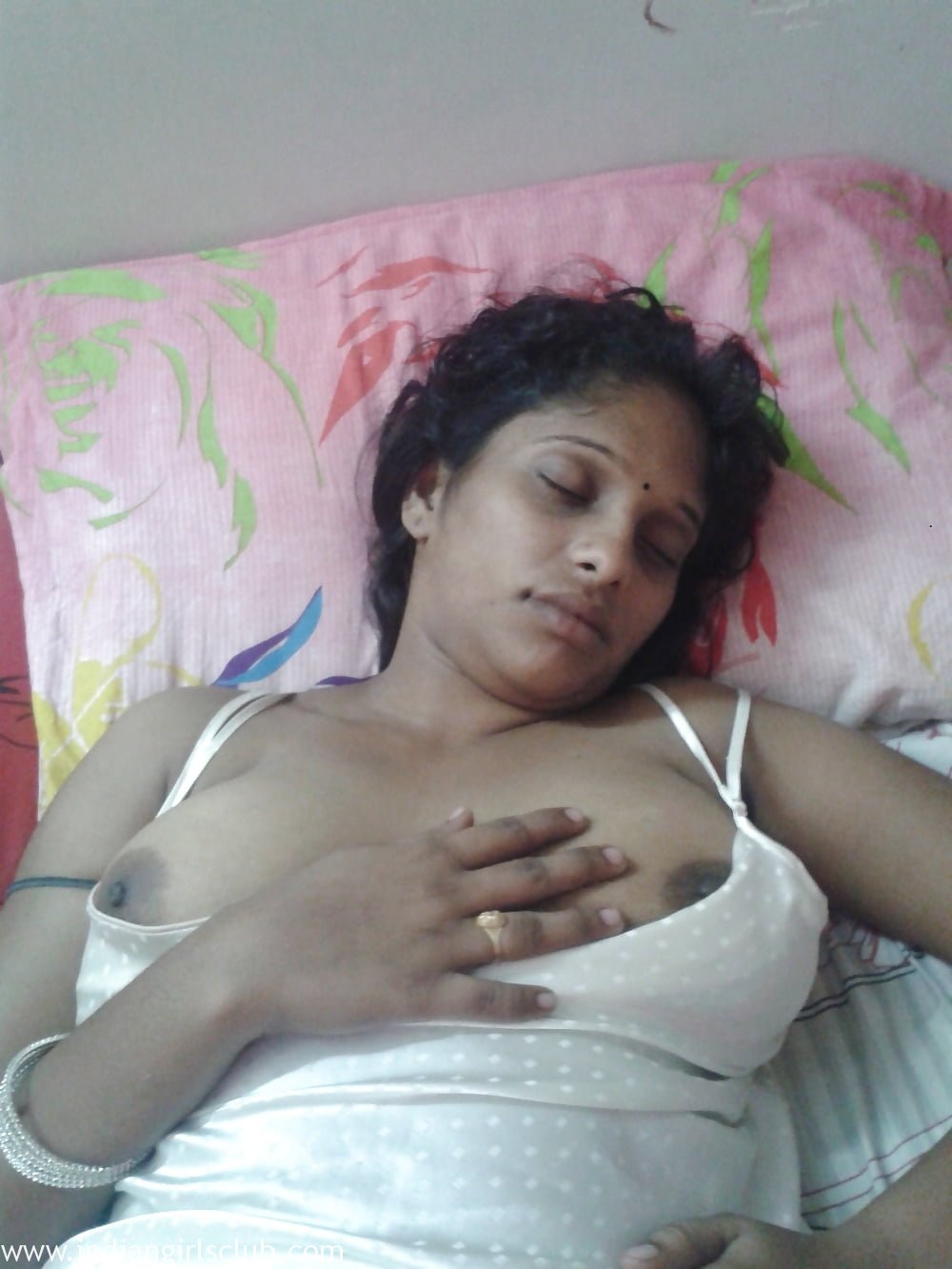 Indian aunty nude pic