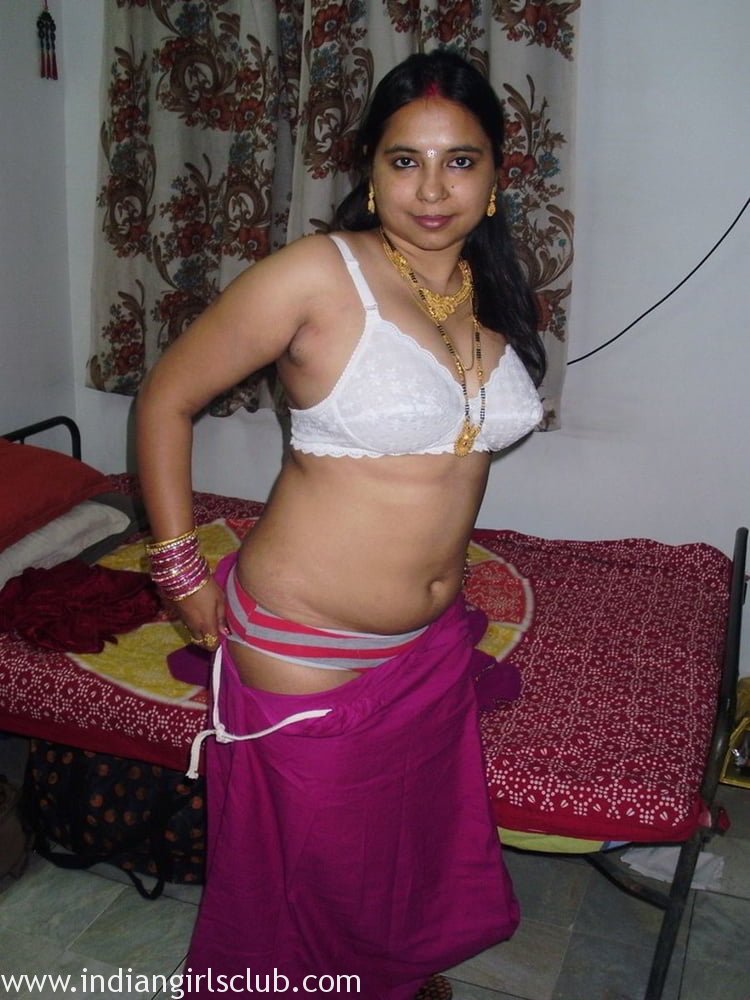 Saree bhabhi nude boobs belly