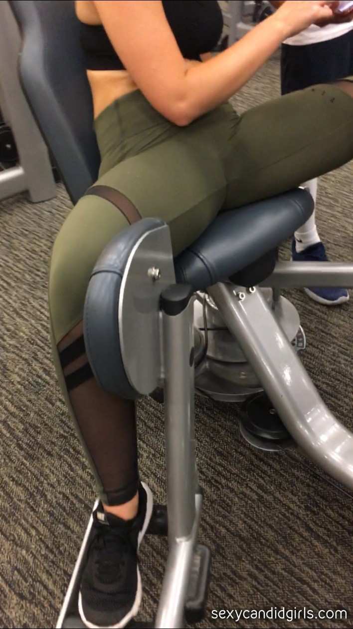 Hot girl at gym candid