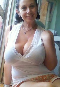 Mature lady nice boobs