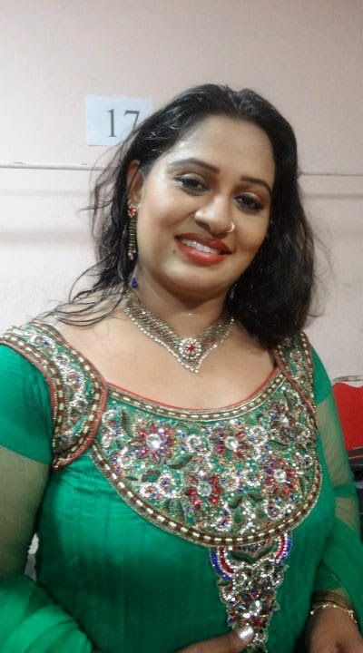 Aunty saree gap porn pictures