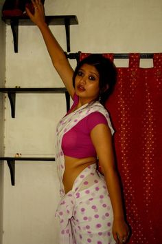 Desi girls in nude saree hot pics