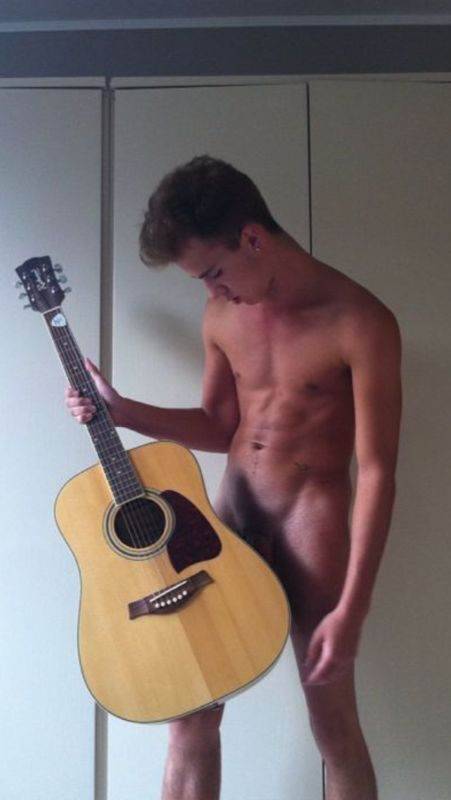 Justin bieber nude guitar