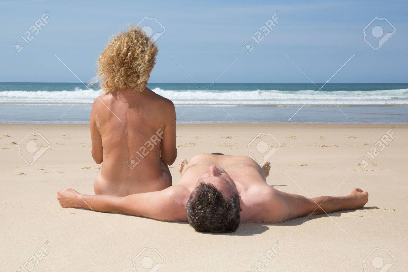 Beach couple nude pic
