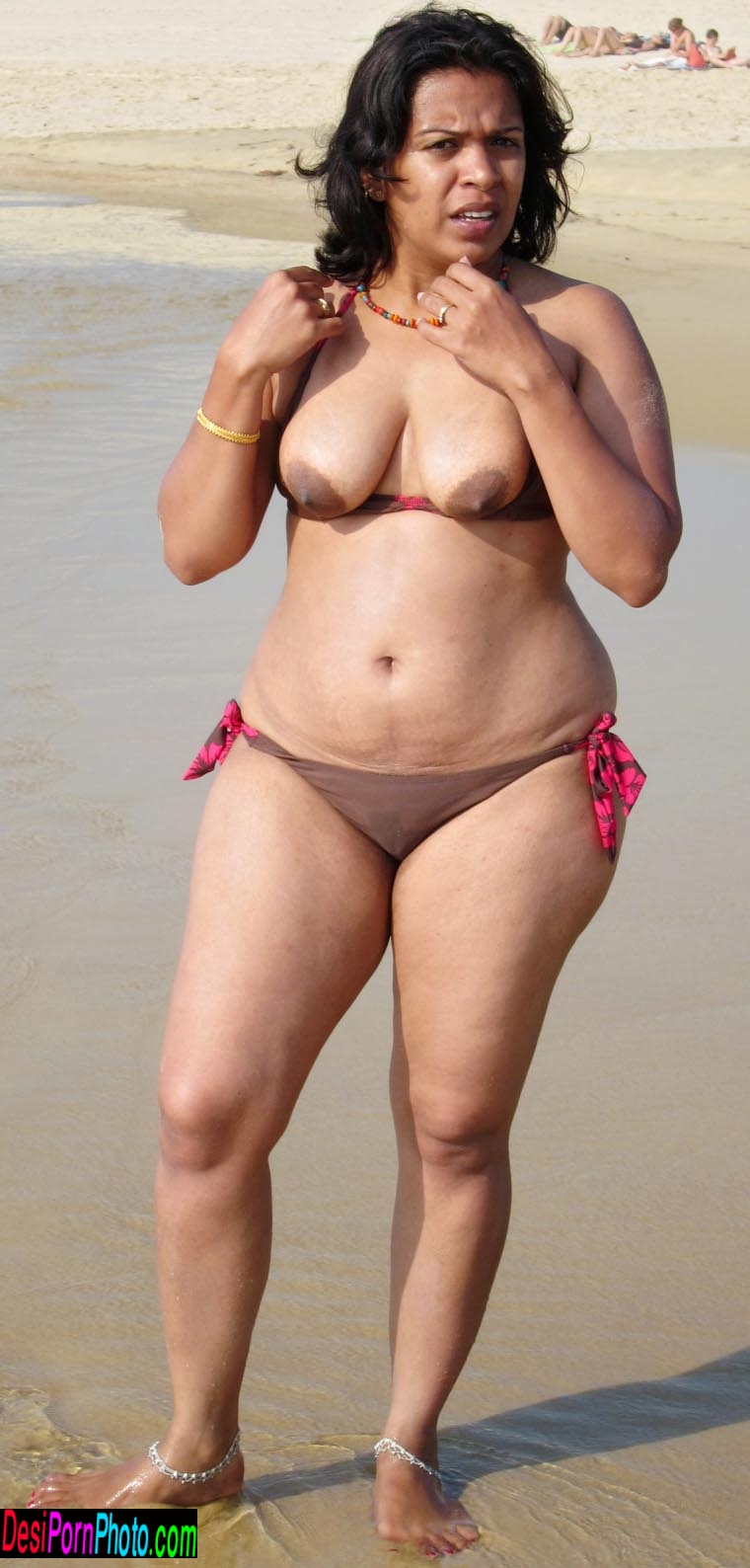 Bhabhi In Red Bra Transparent Saree Nude Bbw Chubby