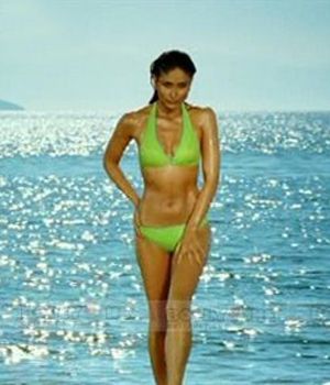 Hot kareena kapoor in bikini