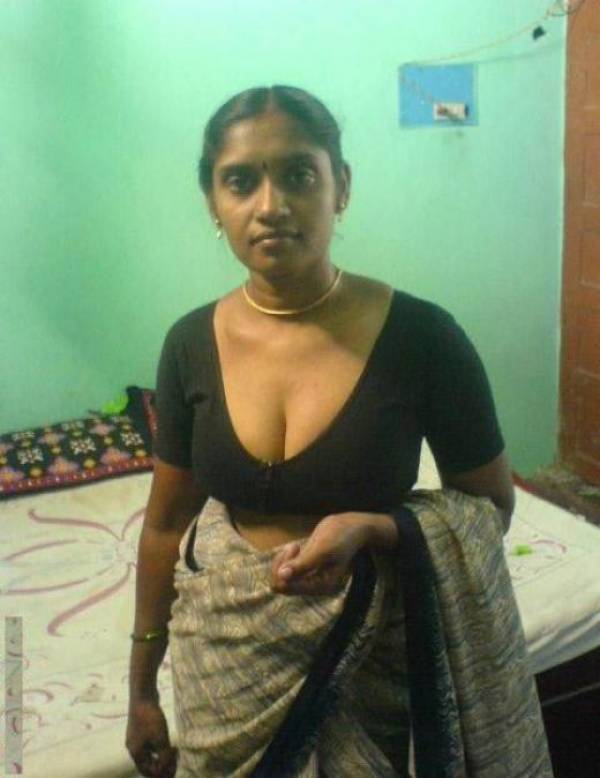 Fat aunty boob sexy saree hot back photos. in
