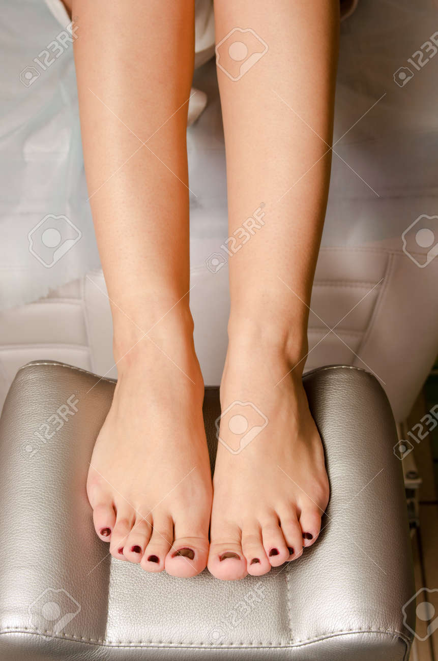 Beautiful women with pretty feet