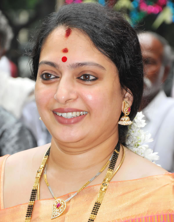 Tamil nadigai aunty sex photos