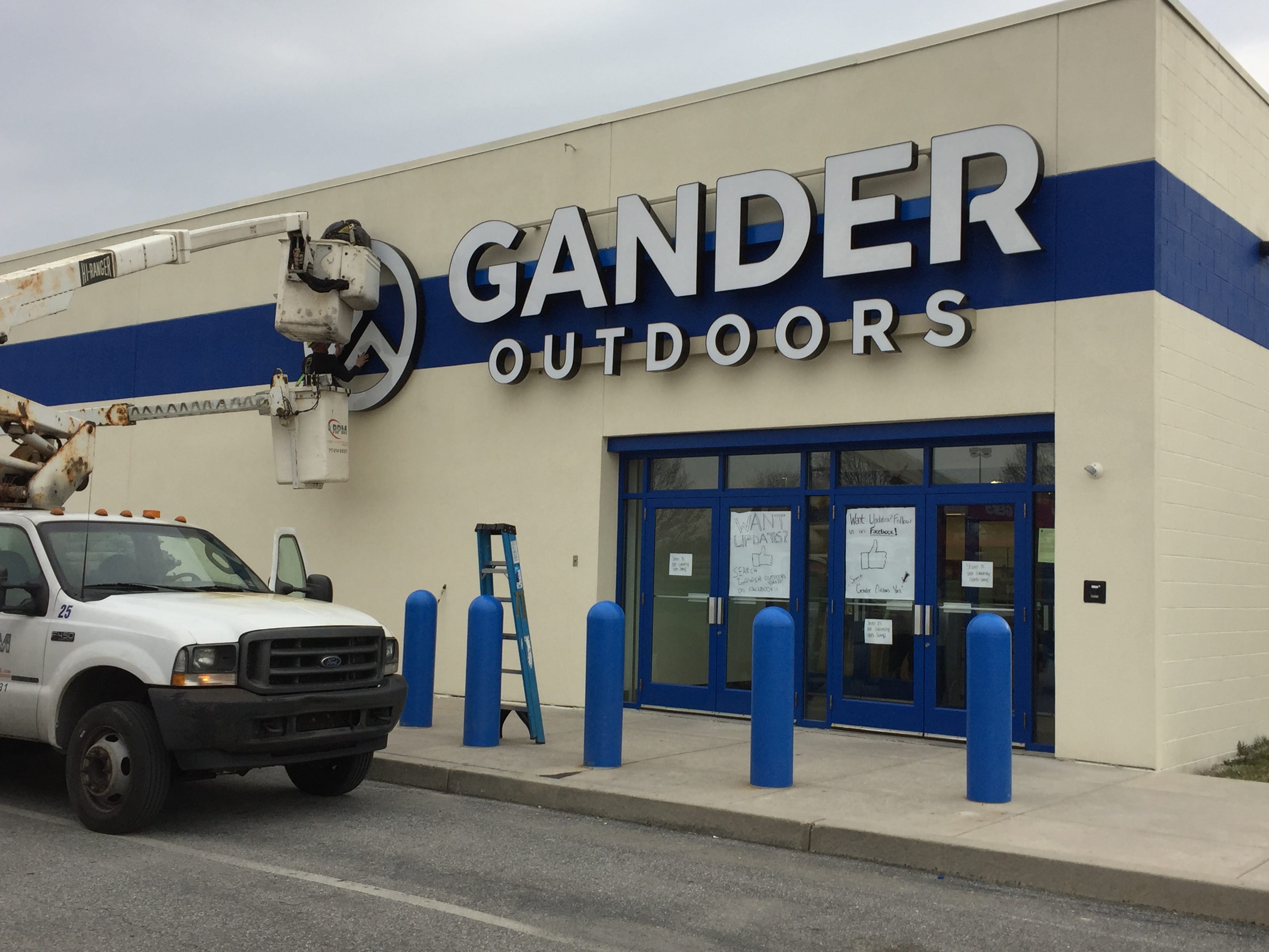 Gander mountain and dicks sporting goods