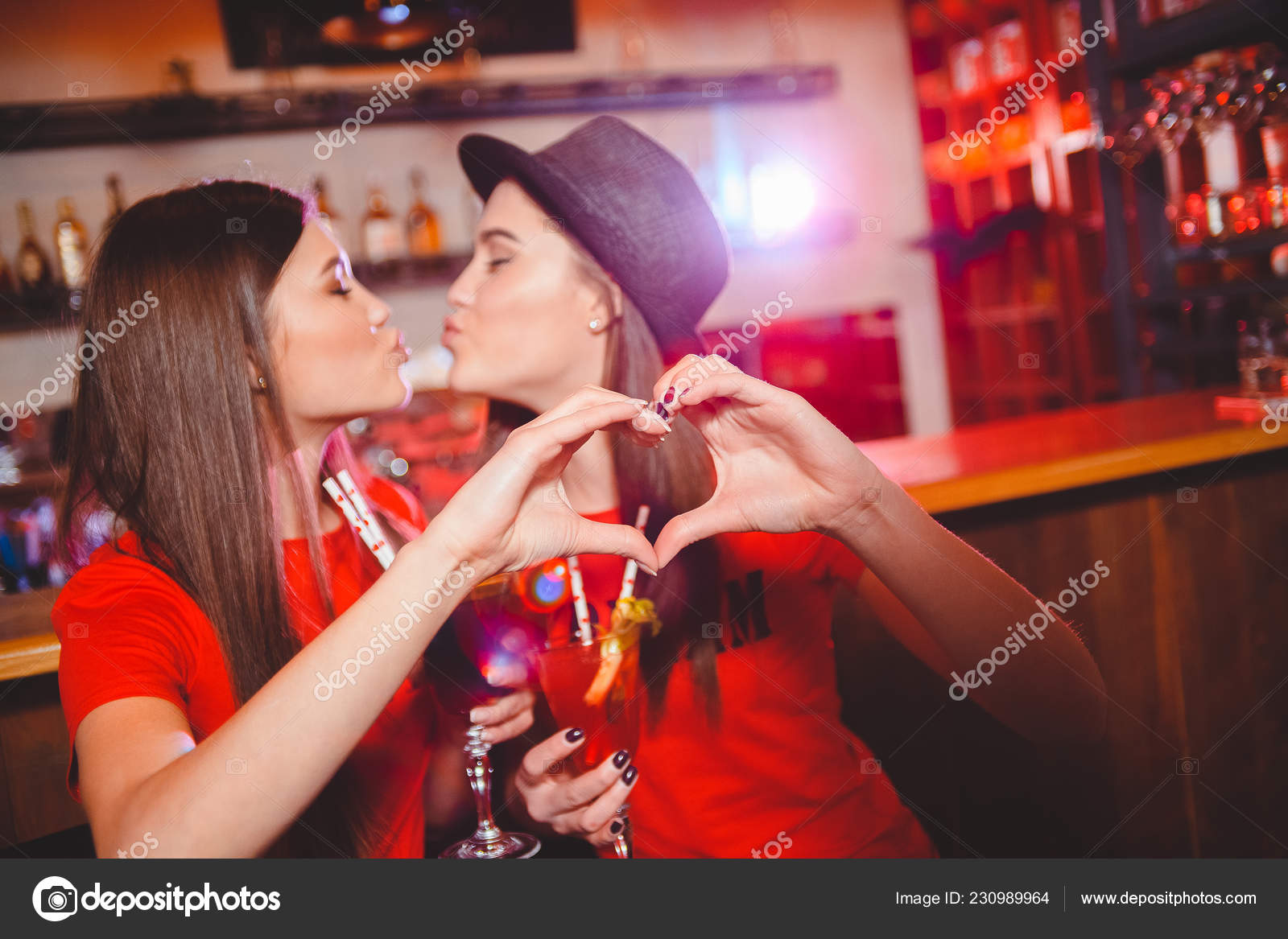 Girl at party goes lesbian