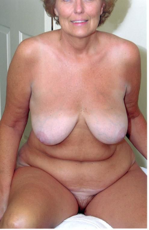 Mature wife showing big tits