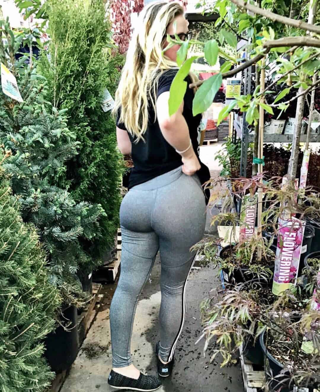 Amateur sexy big ass booty