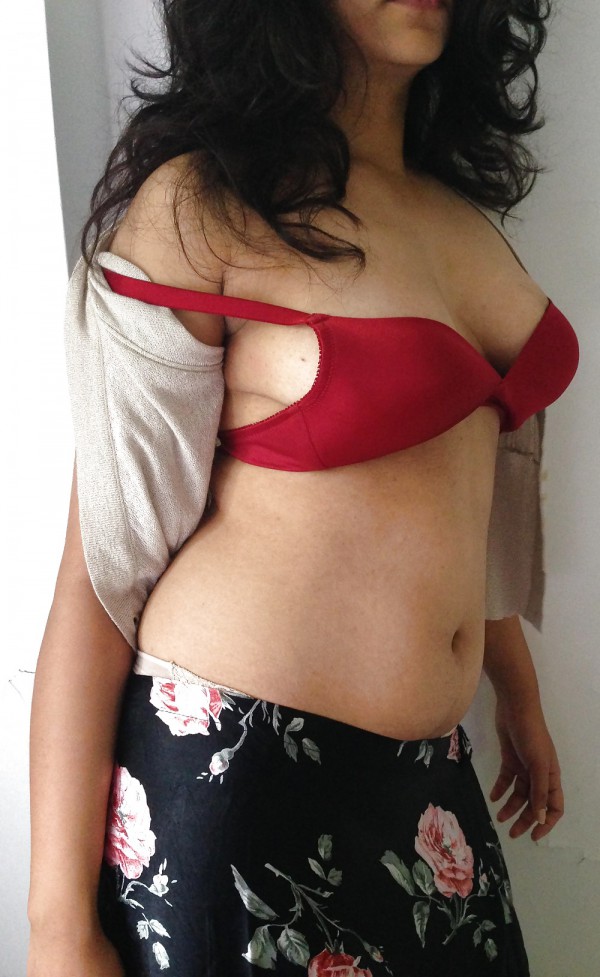 Hot sexy bhabhi bra naked
